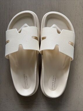Altar'd State Cream Textured Crossover Slide Sandals
